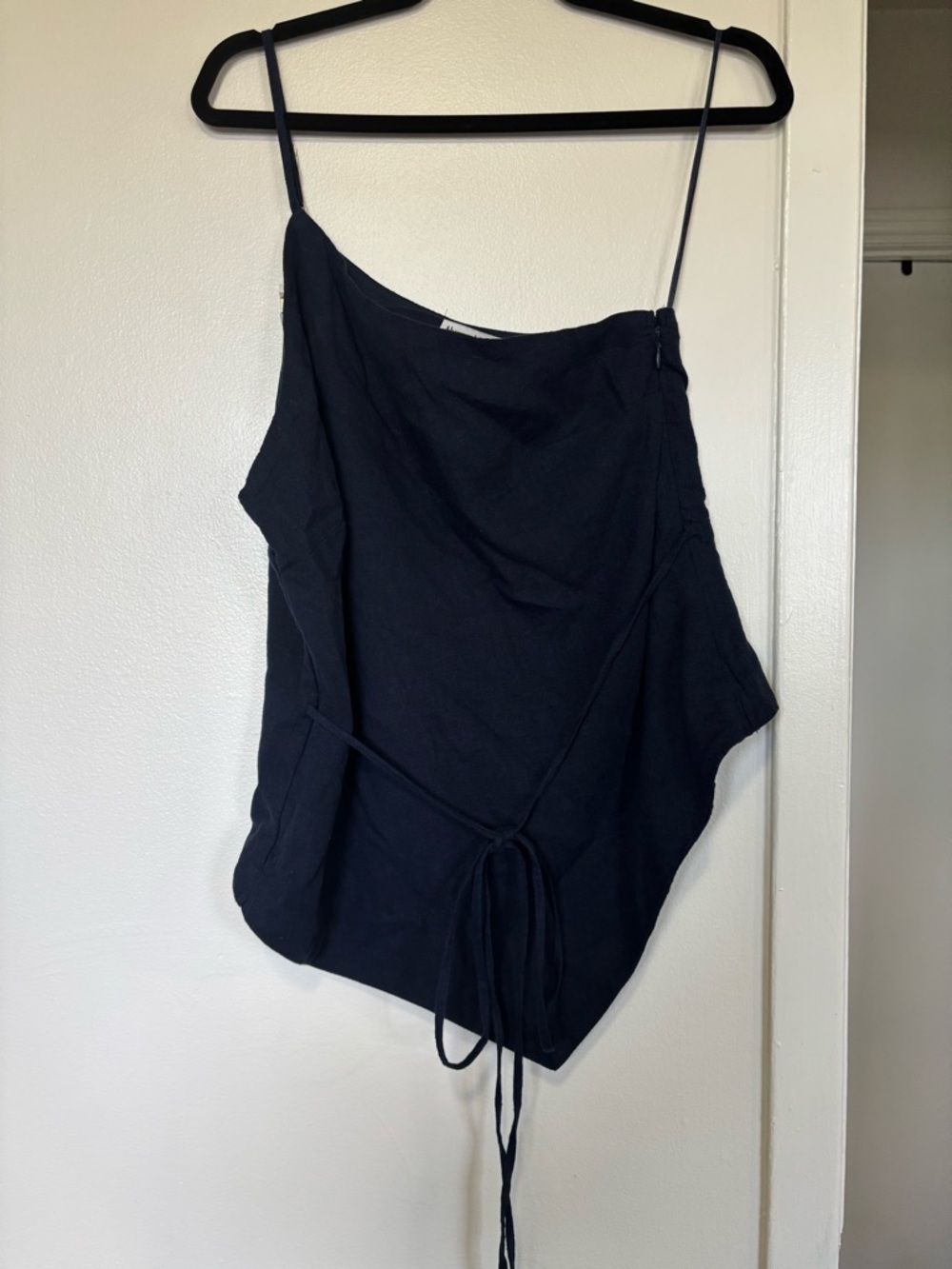 Abercrombie & Fitch One-Shoulder Asymmetrical Linen-Blend Top - Picture 3 of 9